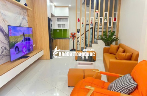 Bán nhà Định Công, 34m2, MT 3.7m, ngõ ô tô tránh đỗ ngày đêm, giá 6,1 tỷ